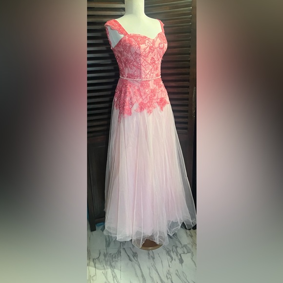 DB Studio Dresses & Skirts - DB Soft Pink Tulle  and  Lace Dress-Sweetheart Bust!